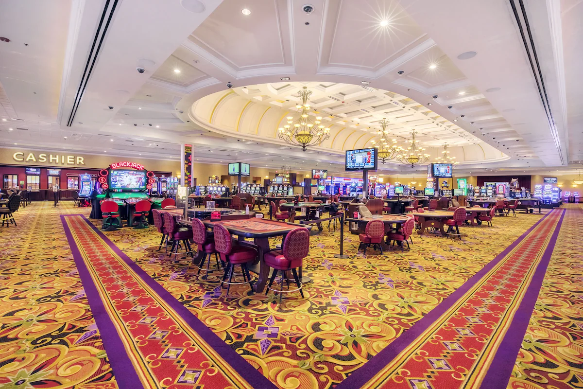 Casino Queen Hotel: Elegance and Fun in the Heart of the City